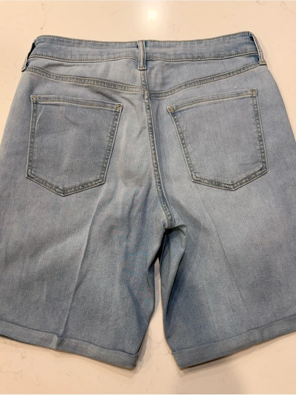 EUC – Old Navy High-Waister Wow Jean Shorts – Size 10